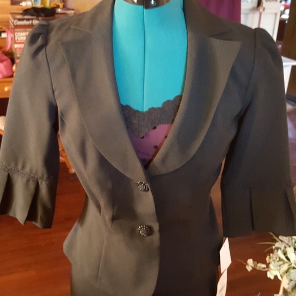 NWT Skirt siut 3 piece set size 3-4 - Picture 3 of 6